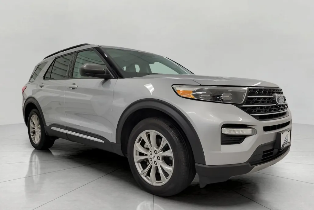 2023 Ford Explorer XLT photo 1