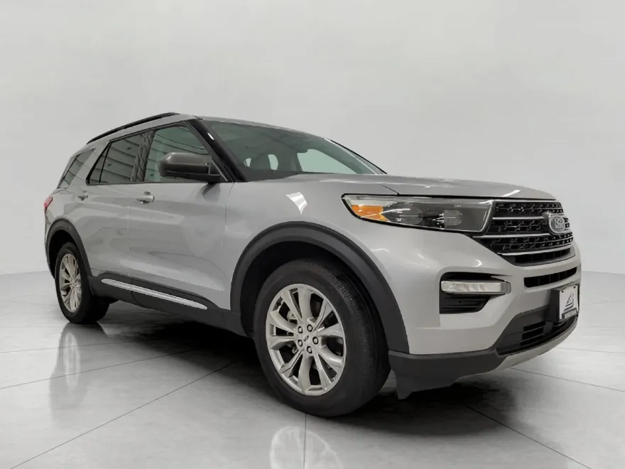 2023 Ford Explorer XLT photo 1