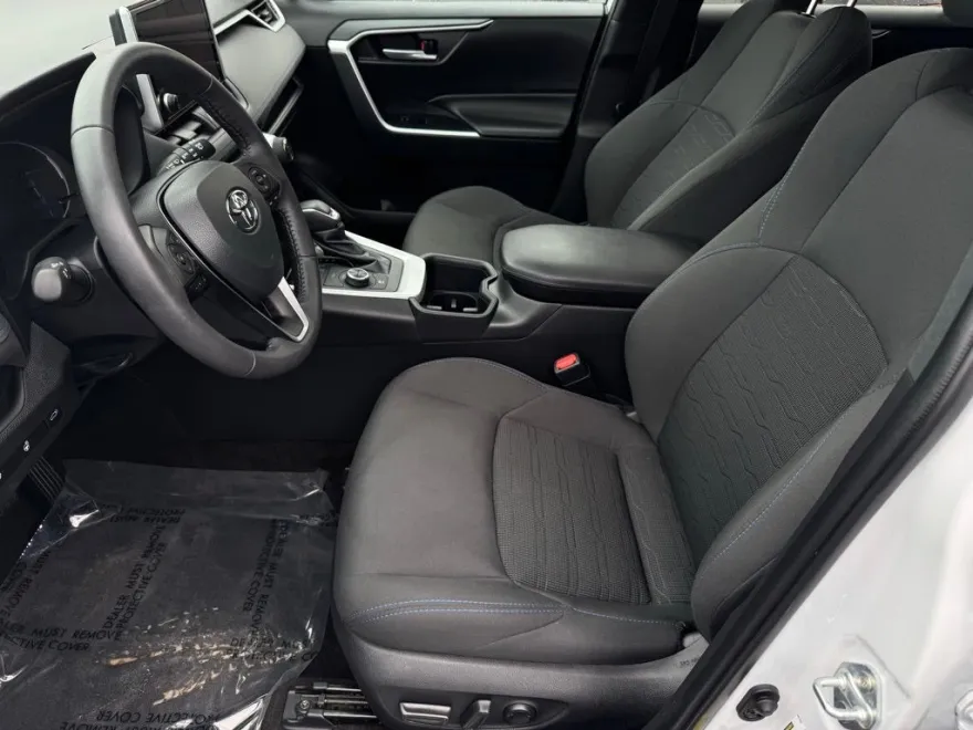 2023 Toyota RAV4 Hybrid SE photo 1