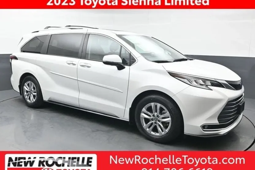 2023 Toyota Sienna Limited photo 1