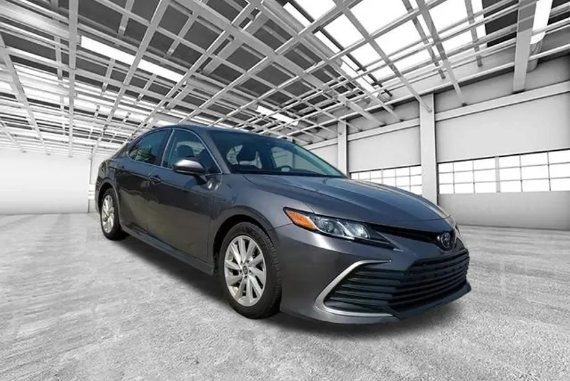 2023 Toyota Camry LE photo 1