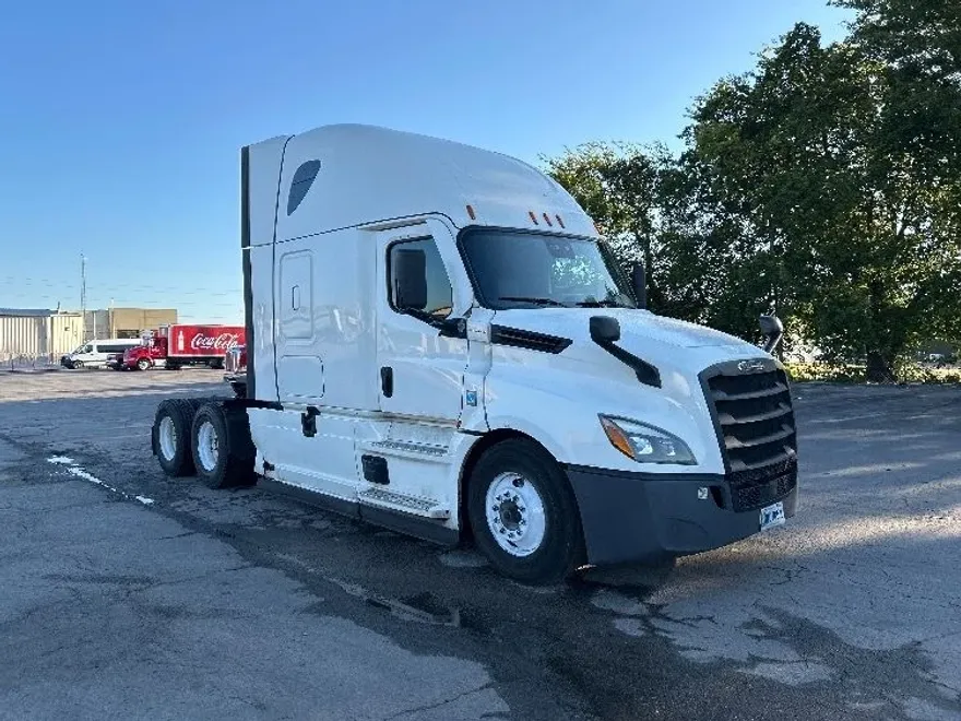 2021 Freightliner Cascadia 126" Sleeper Cab photo 1