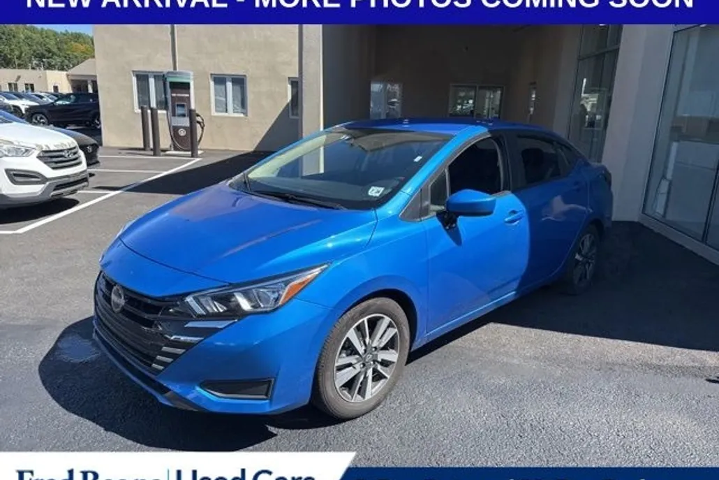 2023 Nissan Versa 1.6 SV photo 1