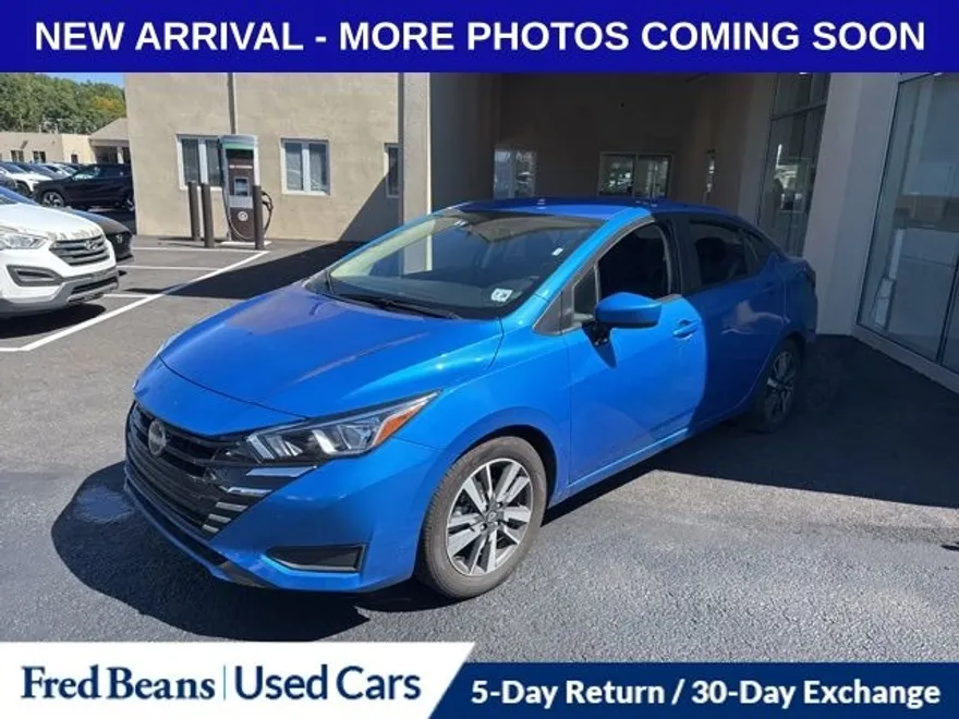 2023 Nissan Versa 1.6 SV photo 1