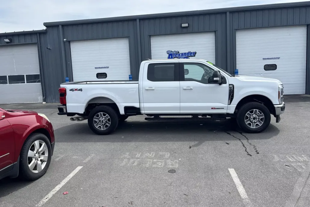 2024 Ford F-350 Lariat photo 1