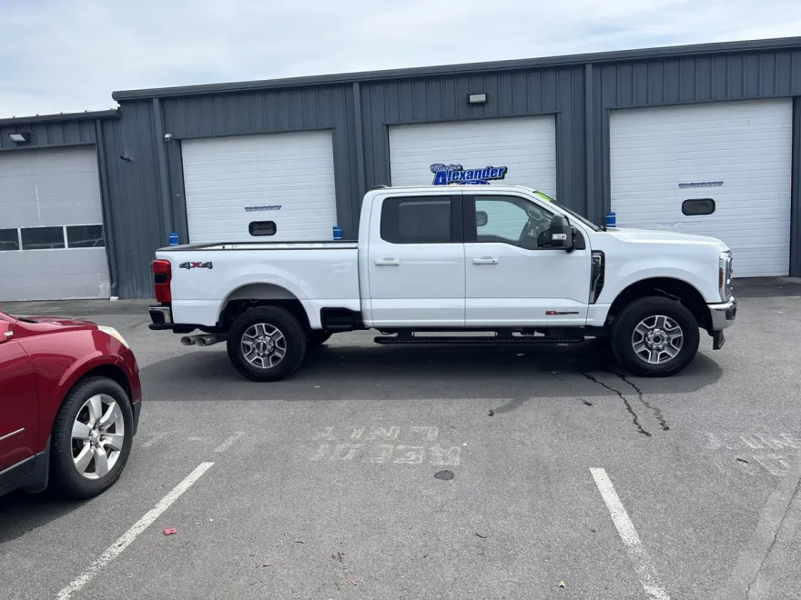 2024 Ford F-350 Lariat photo 1