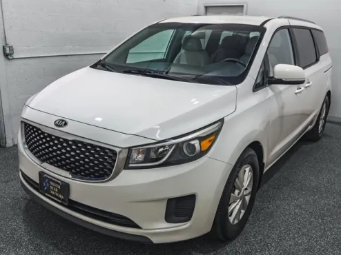 2016 Kia Sedona LX photo 4