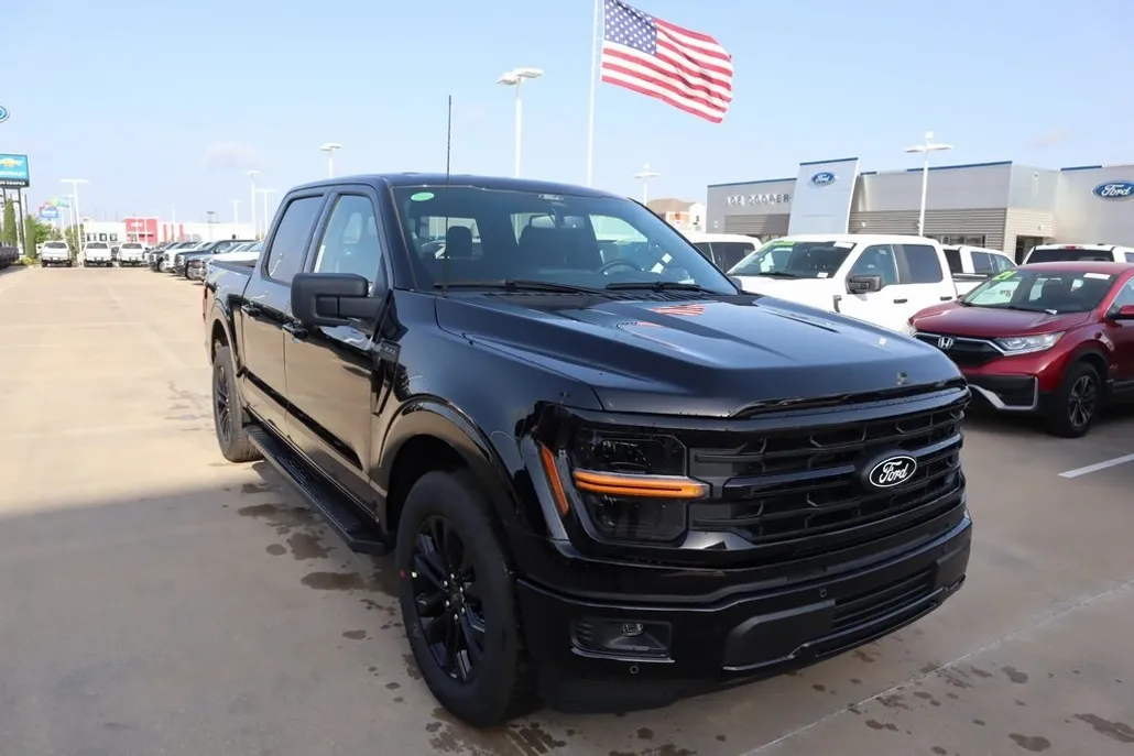 2025 Ford F-150 XLT photo 1