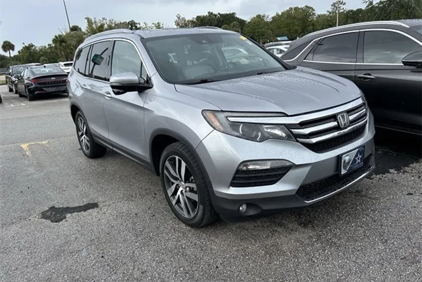 2018 Honda Pilot Touring photo 1
