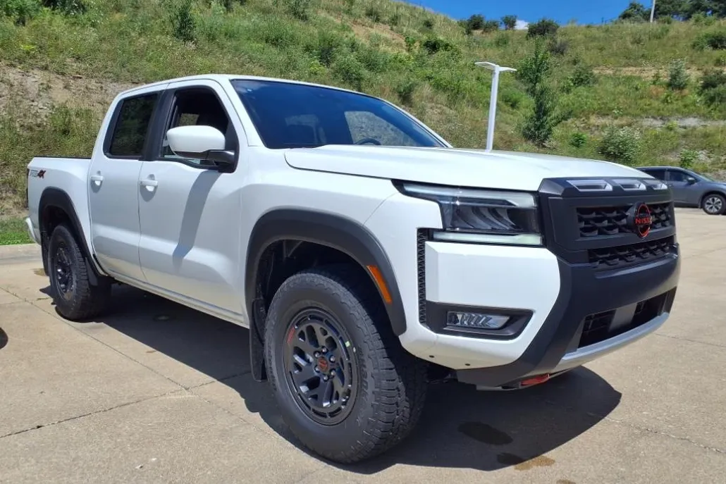 2025 Nissan Frontier PRO-4X photo 1