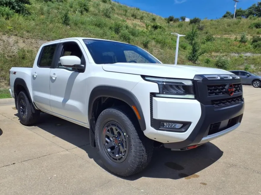 2025 Nissan Frontier PRO-4X photo 1