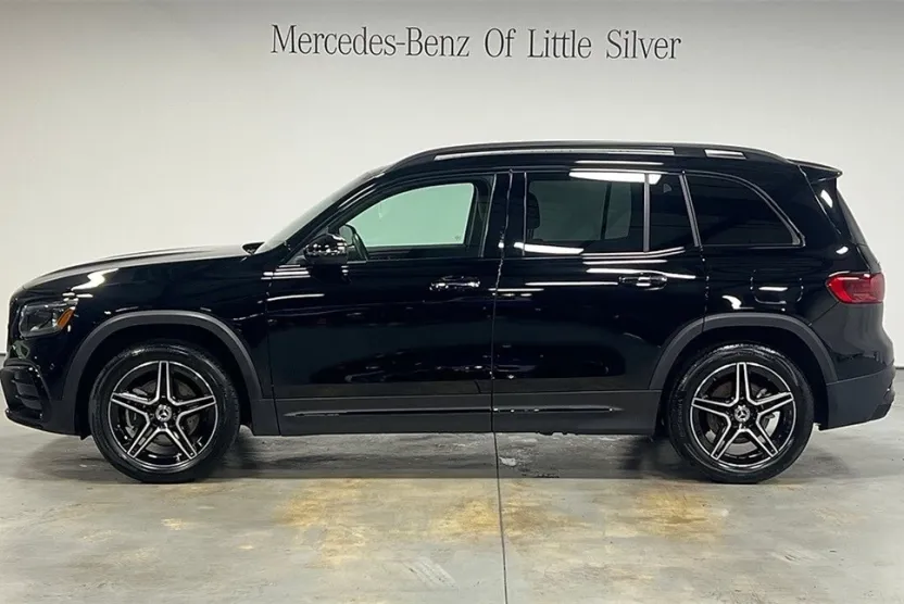 2025 Mercedes Benz GLB 250 4MATIC photo 1