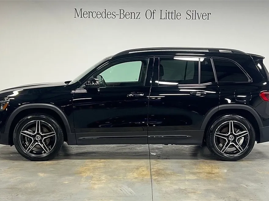 2025 Mercedes Benz GLB 250 4MATIC photo 1