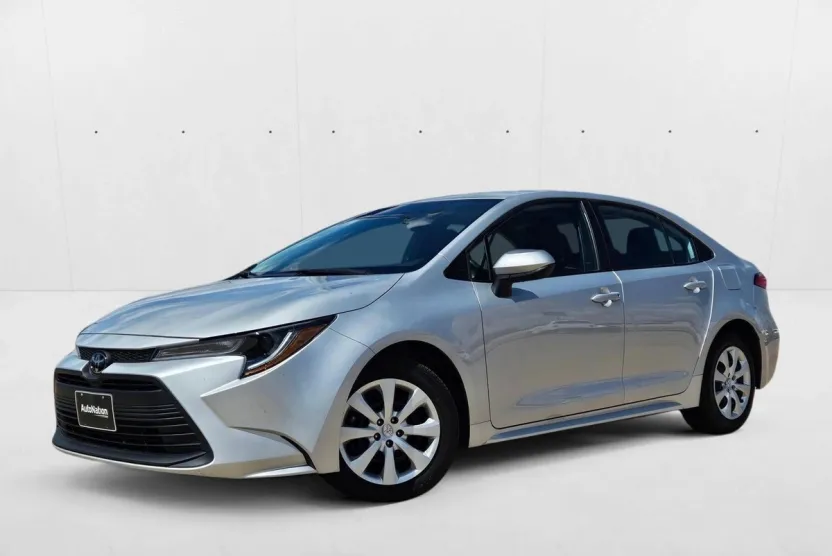 2025 Toyota Corolla LE photo 1