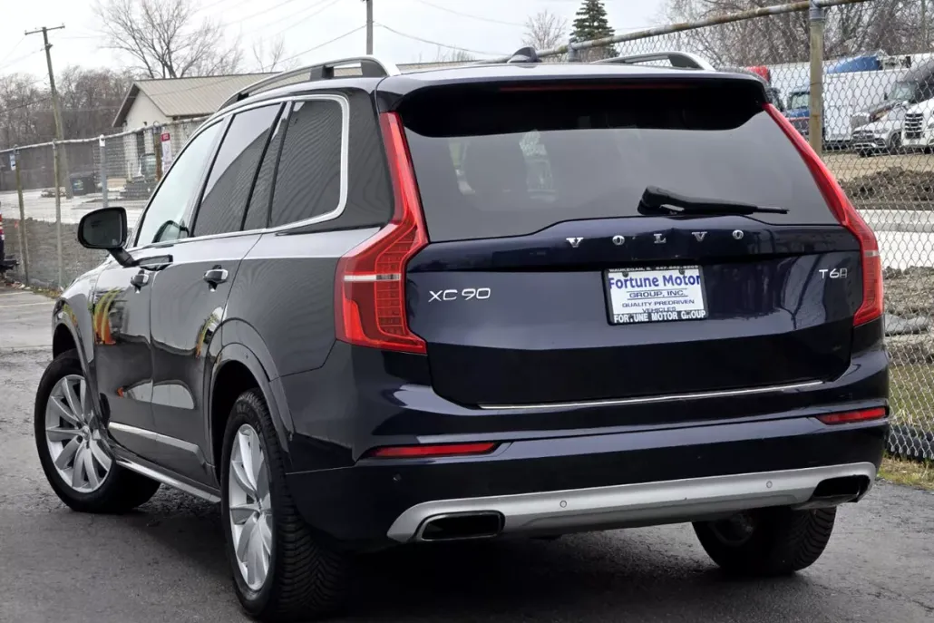 2016 Volvo XC90 T6 Momentum photo 1