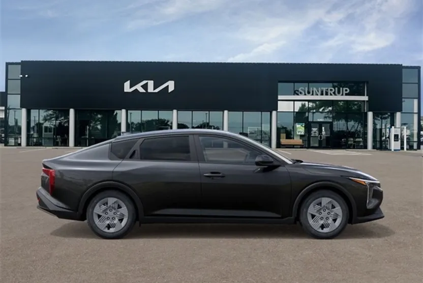 2025 Kia K4 LX photo 1