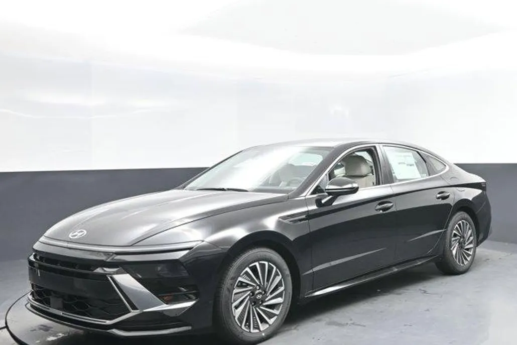 2025 Hyundai Sonata Hybrid SEL photo 1