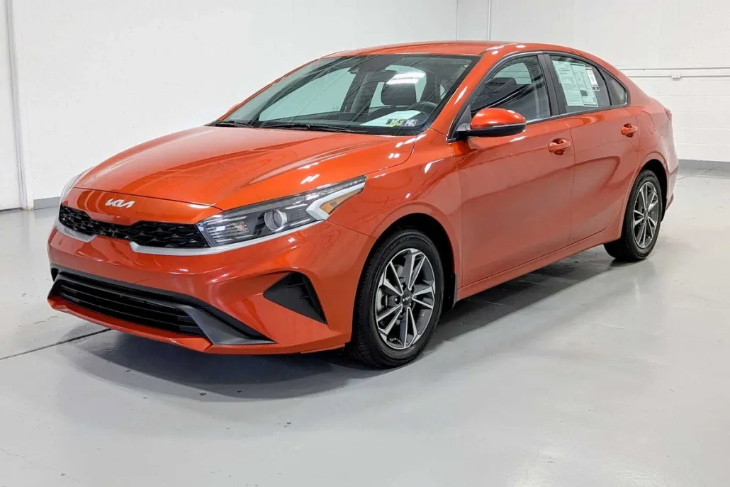 2023 Kia Forte LXS photo 1