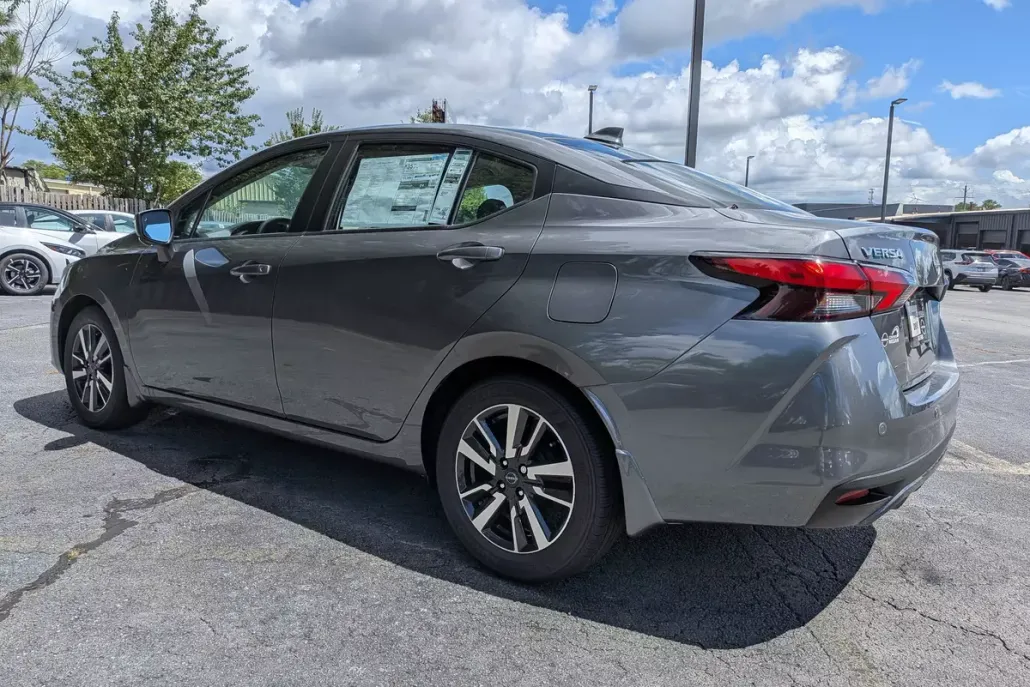 2025 Nissan Versa 1.6 SV photo 1