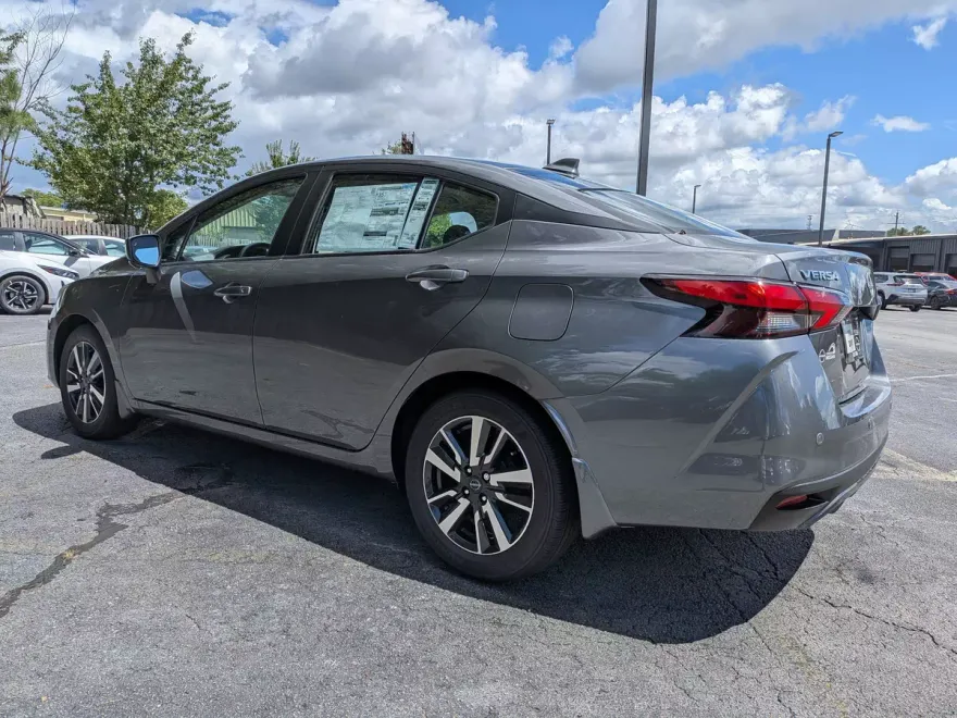 2025 Nissan Versa 1.6 SV photo 1