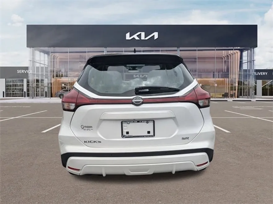 2023 Nissan Kicks SR photo 1