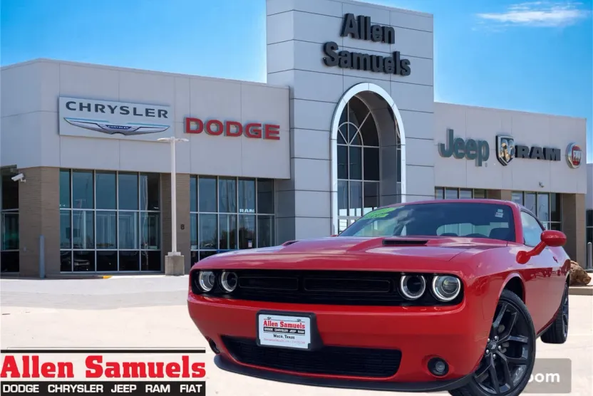 2023 Dodge Challenger SXT photo 1