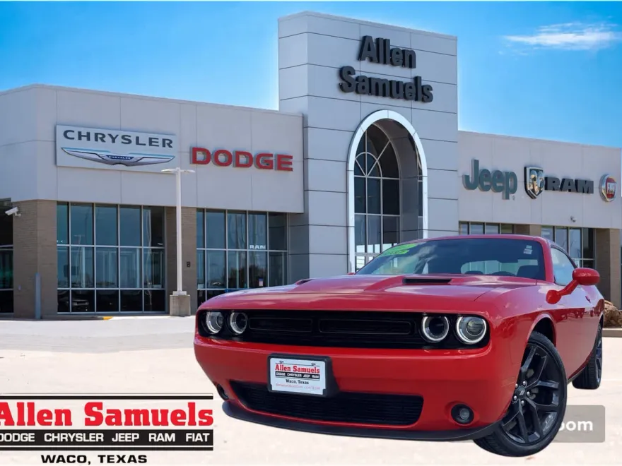 2023 Dodge Challenger SXT photo 1