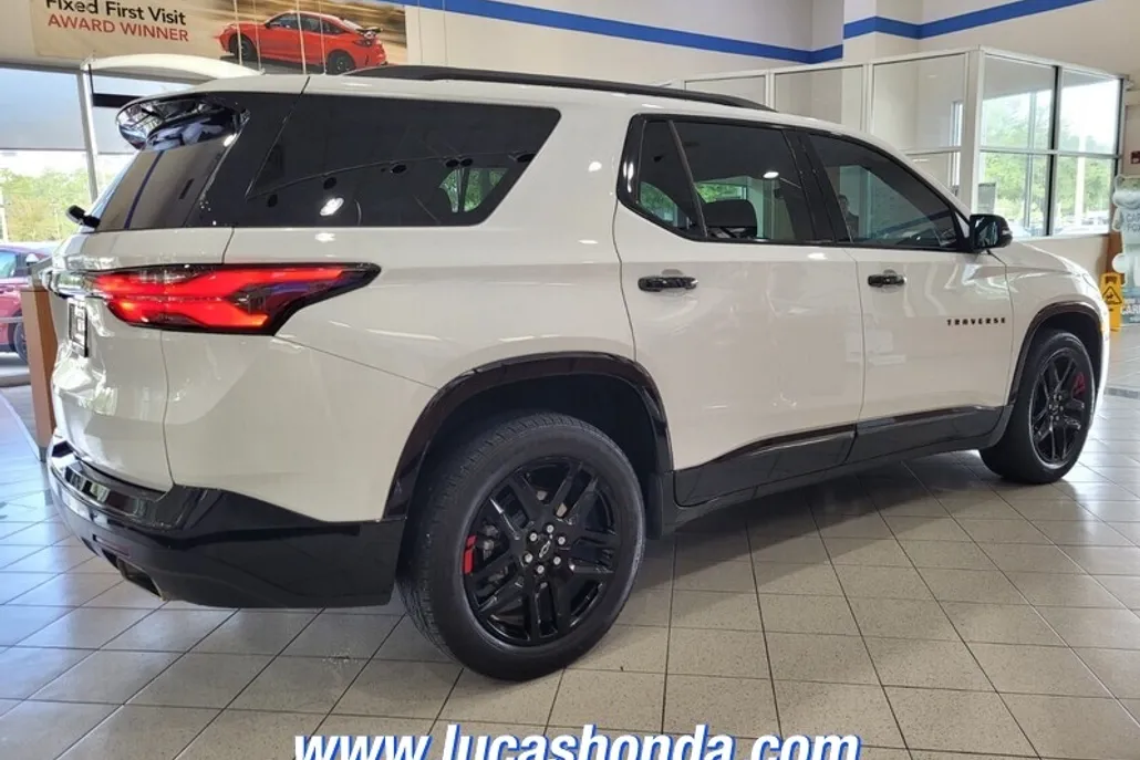 2023 Chevrolet Traverse Premier photo 1