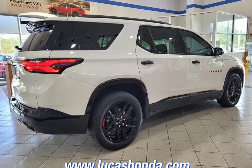 2023 Chevrolet Traverse Premier photo 1
