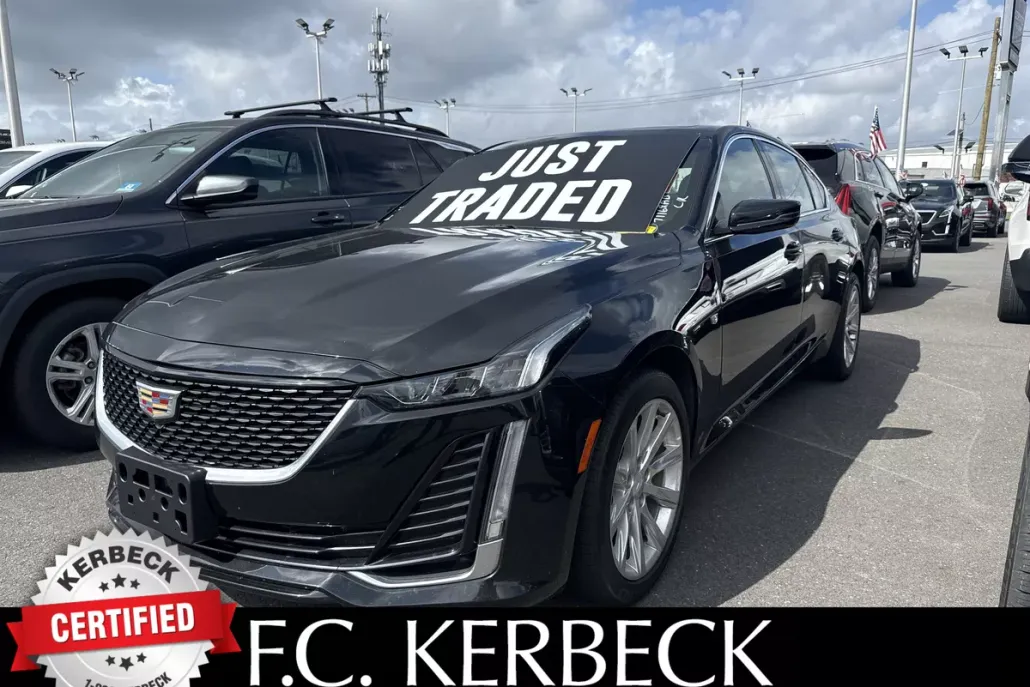 2022 Cadillac CT5 Luxury photo 1