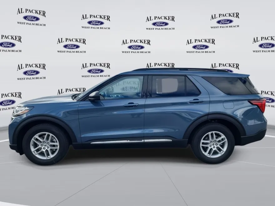 2025 Ford Explorer photo 1