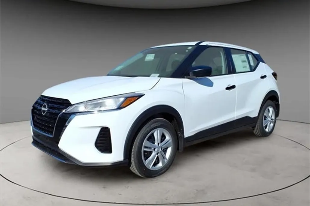 2025 Nissan Kicks Play S photo 1