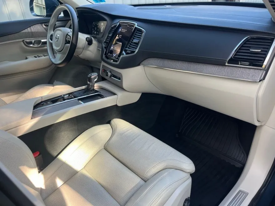 2022 Volvo XC90 T6 Inscription photo 1