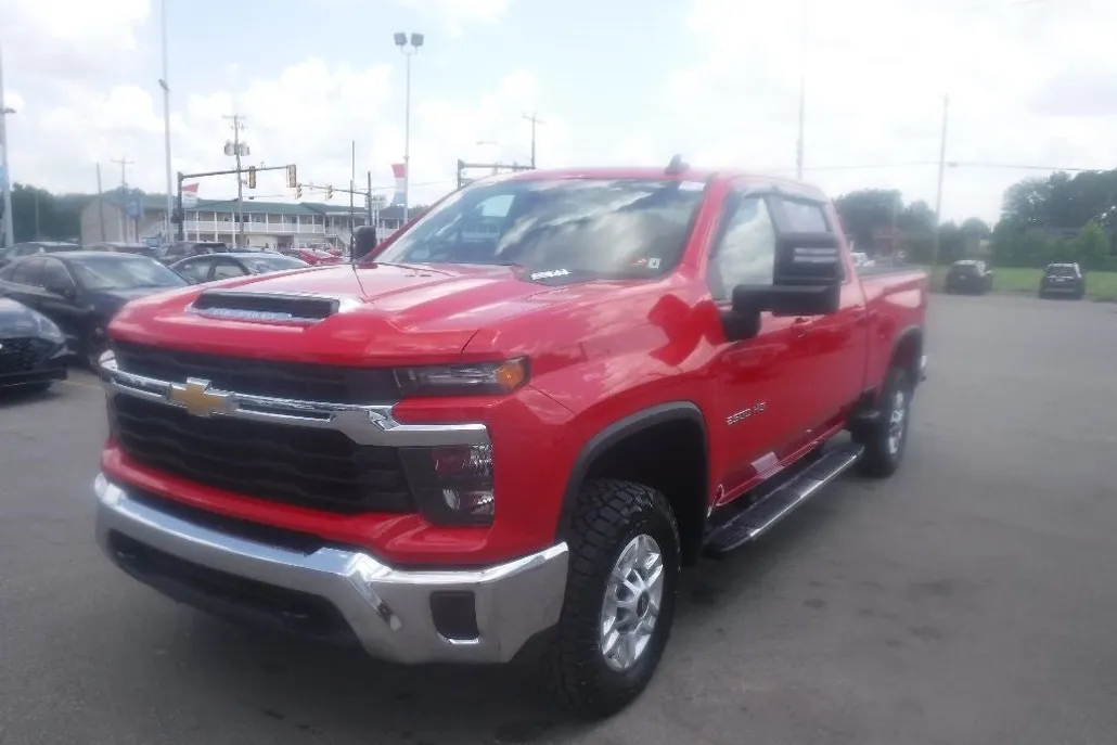 2024 Chevrolet Silverado LT photo 1