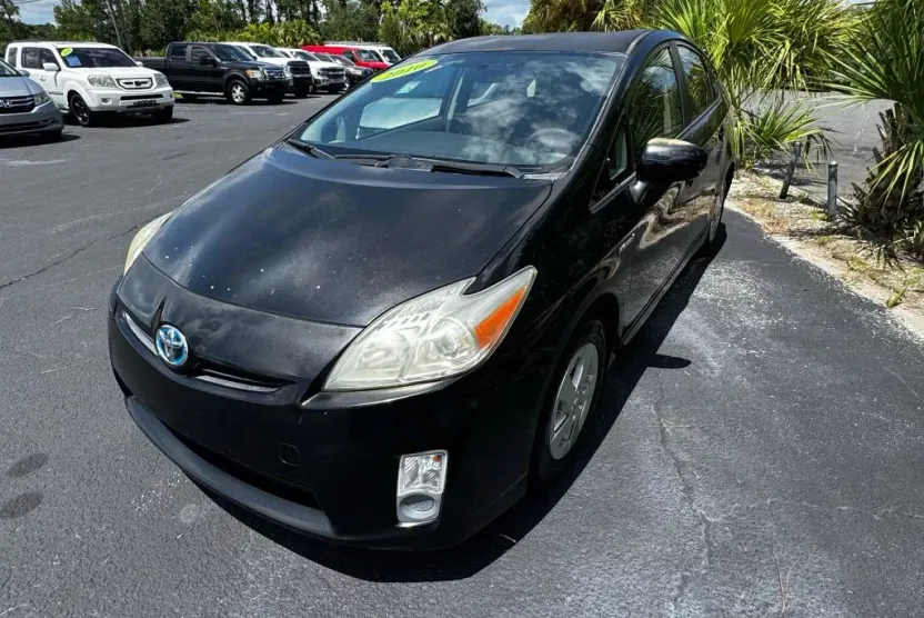 2010 Toyota Prius Two photo 1