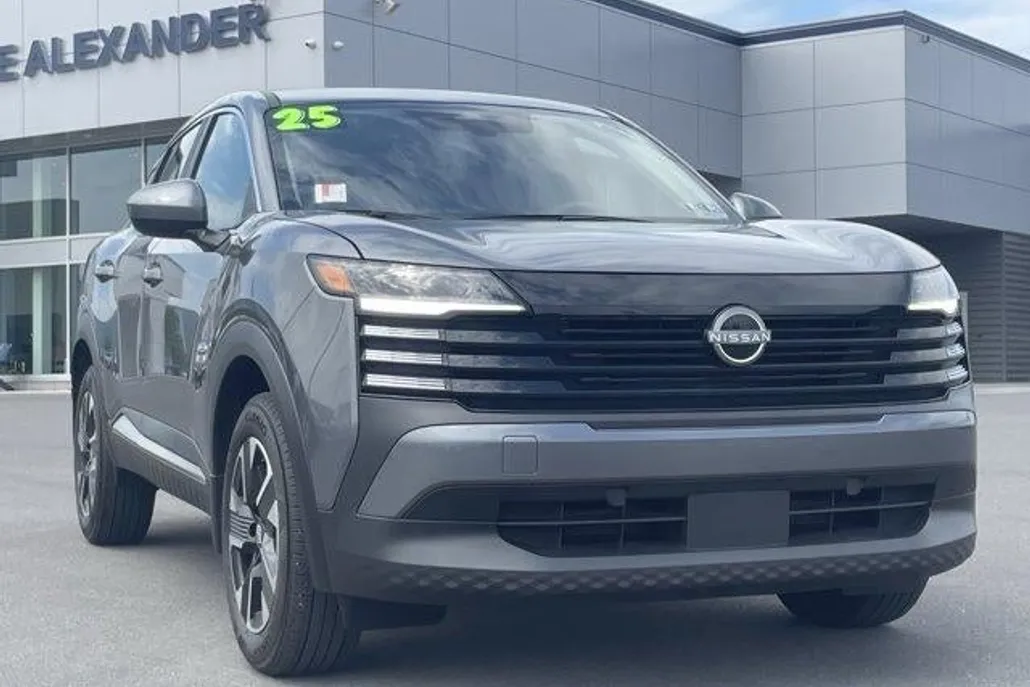 2025 Nissan Kicks SV photo 1
