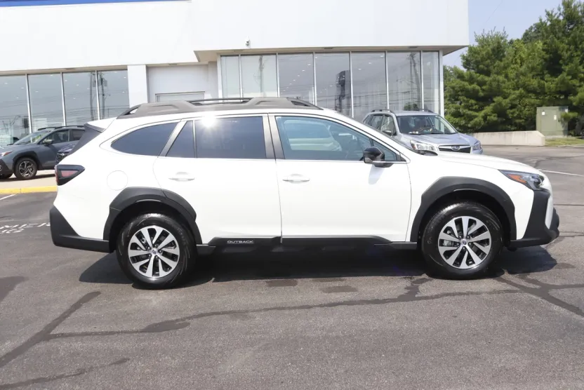 2025 Subaru Outback Premium photo 1