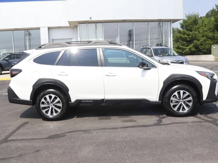 2025 Subaru Outback Premium photo 1