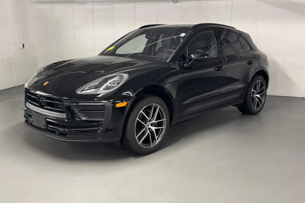 2025 Porsche Macan T photo 1