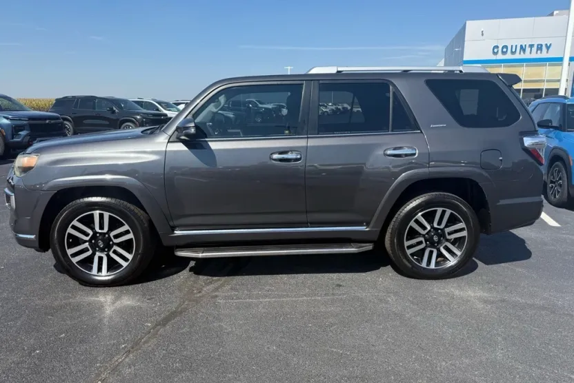 2016 Toyota 4Runner Limited photo 1