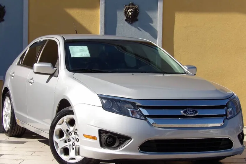 2010 Ford Fusion SE photo 1