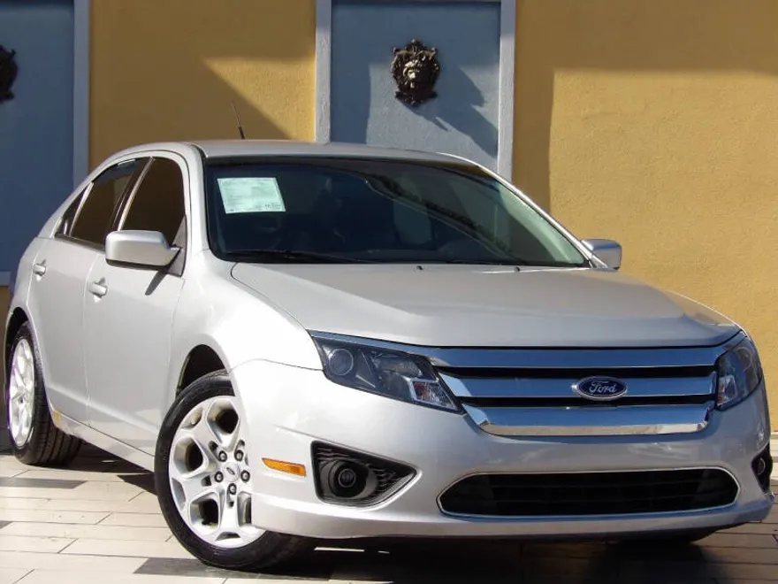 2010 Ford Fusion SE photo 1