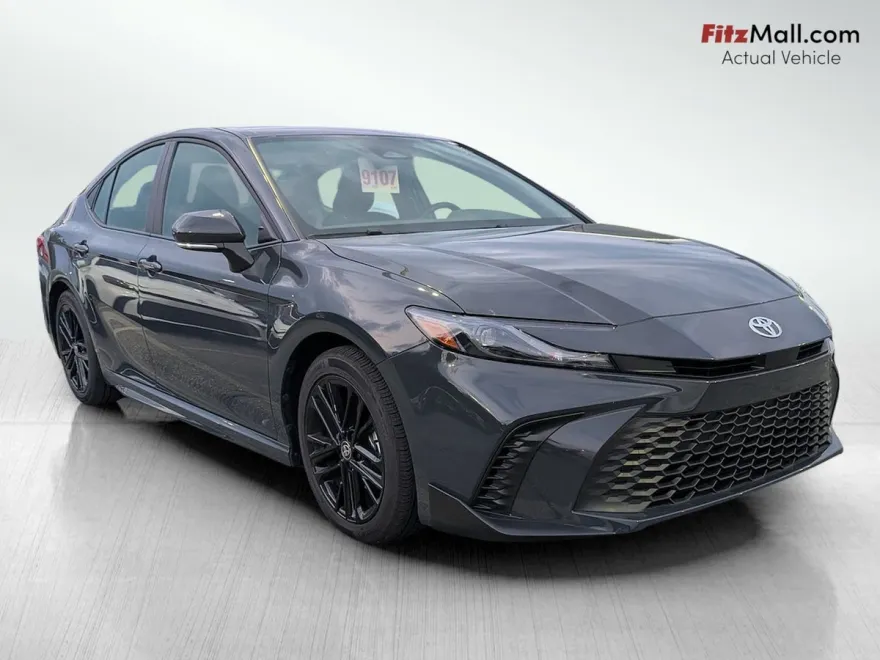 2025 Toyota Camry SE photo 1