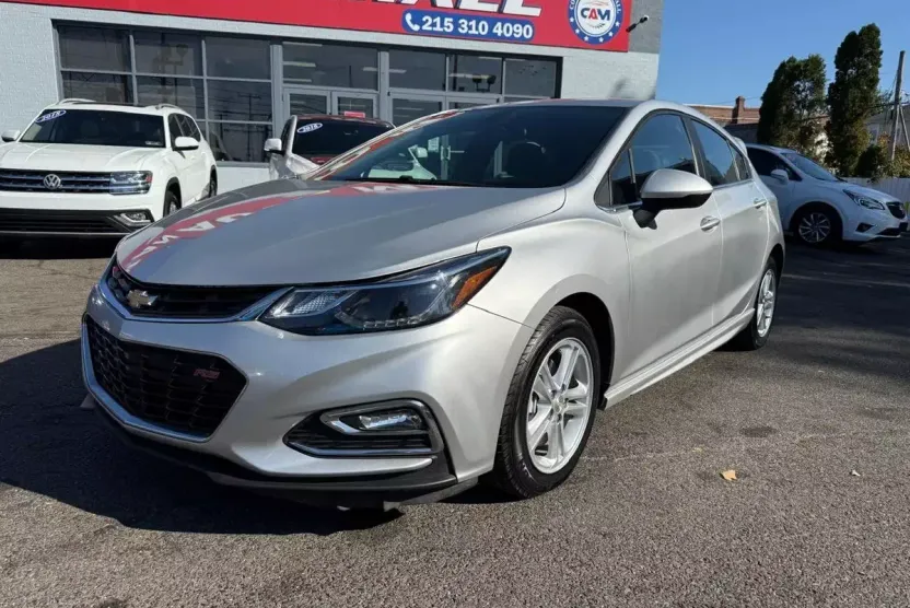 2018 Chevrolet Cruze LT photo 1