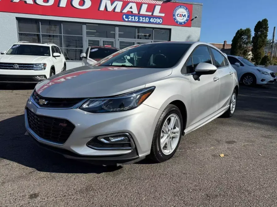 2018 Chevrolet Cruze LT photo 1
