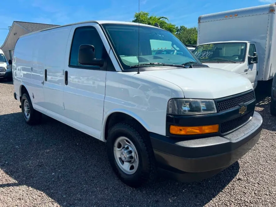 2018 Chevrolet Express 3500 Cargo Van photo 1