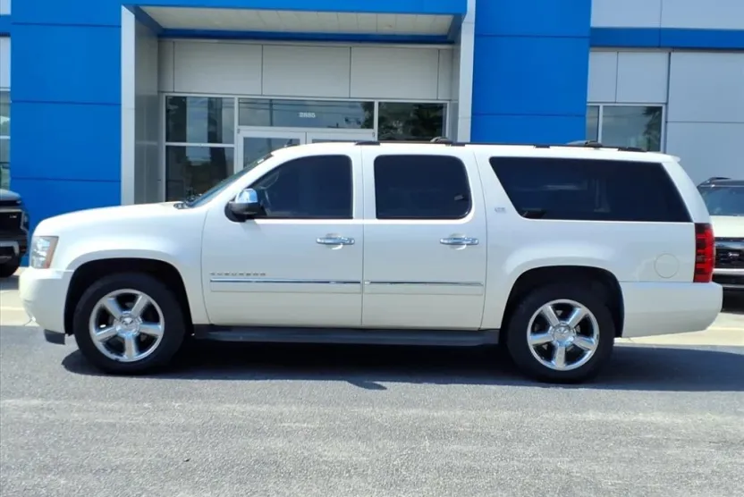 2013 Chevrolet Suburban LTZ photo 1