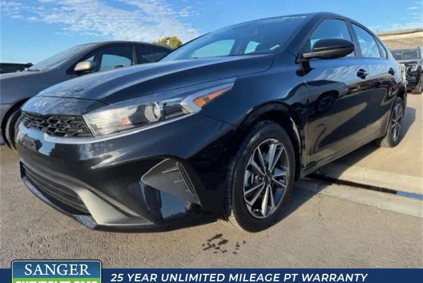 2024 Kia Forte LXS photo 1