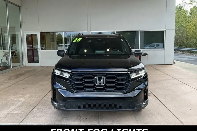 2025 Honda Pilot Sport photo 1