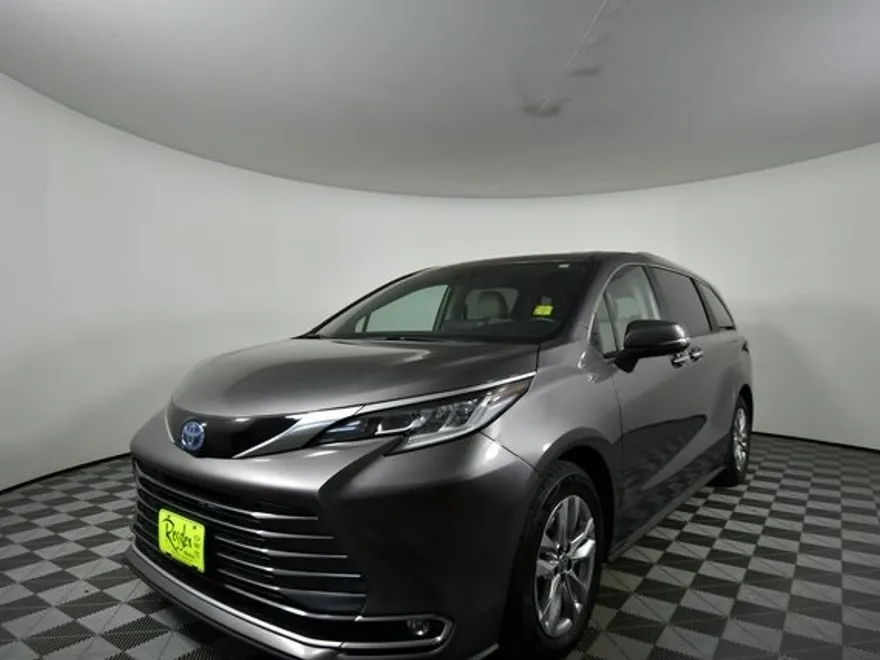 2024 Toyota Sienna Limited photo 1